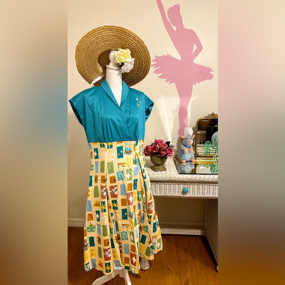 Disney Dress . Size Large. Worn once in a cruise. EUC